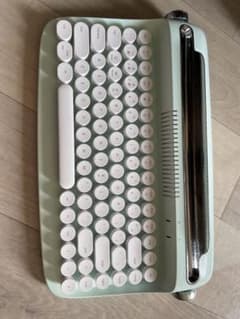 タイプライター風 キーボード 本体 レトロデザインのサムネイル
