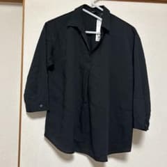 新品タグ付きユニクロUNIQLO レーヨンスキッパーブラウス 七分袖黒Mのサムネイル