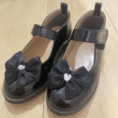 リボン付き黒フォーマルシューズ 17.0 入園式　入学式　七五三のサムネイル