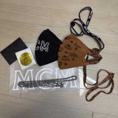 MCM ニットマスク 2点セット ロゴ入り 黒×オレンジ チェーン　付属品付き MCM ニットマスク 2点セット ロゴ入り 黒×オレンジ チェーン 付属品