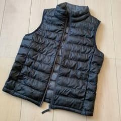 UNIQLO ユニクロ ダウンベスト 140センチのサムネイル