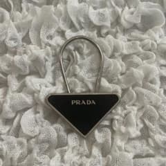 PRADA トライアングルロゴ キーリングのサムネイル