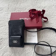 マロンJ様専用☆フェラガモ☆ 未使用スマホショルダーダブルガンチーニ