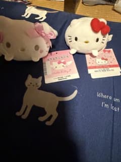 ハローキティ もちもちころころ ぬいぐるみ 2種セットのサムネイル