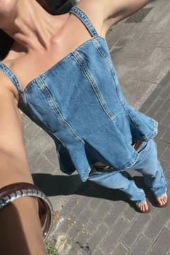 新品未使用　ZARA デニムフレアトップス ストラップ付きのサムネイル