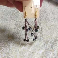 オーロラ黒ビーズのピアスハンドメイドのサムネイル