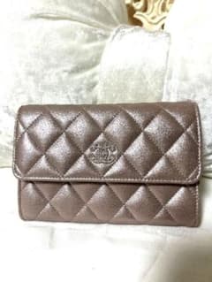 新品✨CHANEL マトラッセ 二つ折り長財布 メタリックピンクのサムネイル