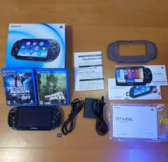 美品PSVita PCH-1000 とソフト２点のサムネイル