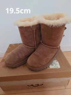 UGG ブラウンリボン付きブーツ/19·5センチのサムネイル