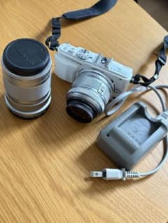 OLYMPUS PEN Lite E-PL6 ホワイト 本体 レンズキットのサムネイル