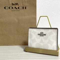 早い者勝ち！訳あり新品 COACH 二つ折り財布 シグネチャー柄 ホワイト