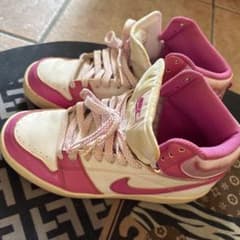 NIKE スニーカー ピンク×ホワイトのサムネイル