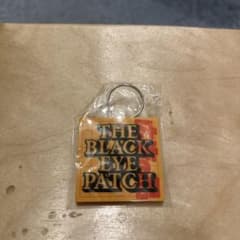 BLACK EYE PATCH キーホルダーのサムネイル