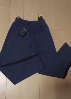 タグつき ナイキ パンツ  メンズSのサムネイル