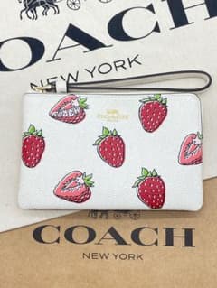 即完売品‼︎【COACH /CBB81】コーナーリストレットストロベリーいちご