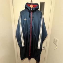 【arena】 フード付きベンチコート　起毛　競泳　サイズＬ arena アリーナL〜XLベンチコート ネイビーホワイトOサイズ水泳