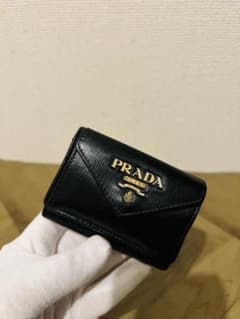 PRADA 三つ折り財布 ブラック ICチップ(RFID)搭載 - メルカリ