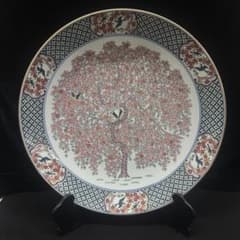 美品 有田焼 峯山作 桜柄 枝垂れ桜　　飾皿　45cm 　木の皿立て付き 美品 有田焼 峯山作 桜柄 枝垂れ桜 飾皿 45cm 木の皿立て付き