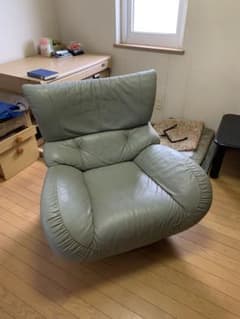 【yo-114】カリモク家具　1人掛けソファ　グリーン　karimoku 本革 yo-114】カリモク家具 1人掛けソファ グリーン karimoku 本革 - メルカリ