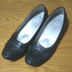 エナメル パンプスのサムネイル