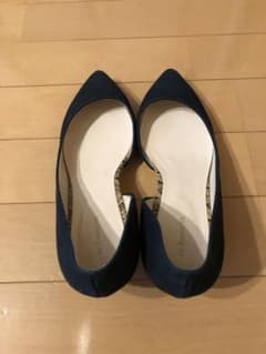 【最終値下げ】オゥバニスター ローヒール サイドオープンパンプス  22.5cmのサムネイル