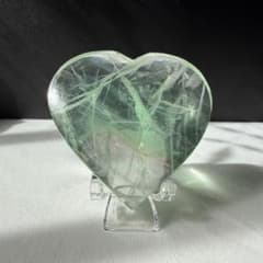 【にじいろ】天然石フローライトのハート　置物　台座付きNO.021307 天然石フローライトのハート 置物 台座付きNO.022307 - メルカリ