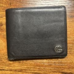 Gucci 黒レザー 二つ折り財布のサムネイル