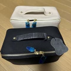レザー化粧品収納ポーチ　白か黒連絡下さいのサムネイル