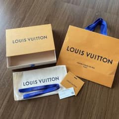 LOUIS VUITTON ショッパー　箱　ギフトカードのサムネイル