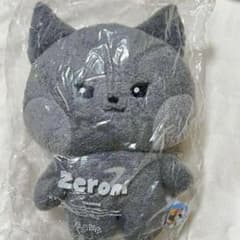 zeroni フラットぬいぐるみ ジウン ウンニニ - メルカリ