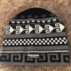 ニット帽　supremeのサムネイル