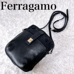 Salvatore Ferragamo ショルダーバッグ ガンチーニ サコッシュ Salvatore Ferragamo ショルダーバッグ ガンチーニ サコッシュ - メルカリ