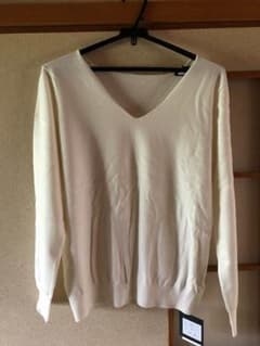 STYLEDELI しっとりタッチVネックニットのサムネイル