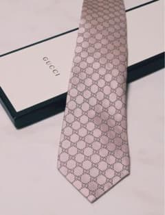 GUCCI グッチ ネクタイ レギュラータイ シルク　ピンク色のサムネイル