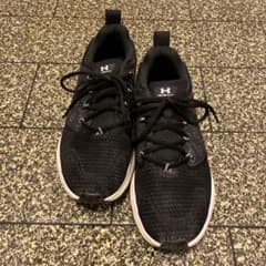 Under Armour ブラック ランニングシューズのサムネイル