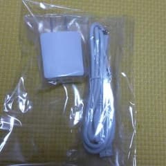 新品 docomo スマホのACアダプタのサムネイル