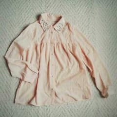 売り切りたいのでお値下げ！☆LOWRYSFARMビジュー襟ブラウス☆のサムネイル