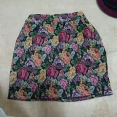 レトロガール コブラン柄 タイトスカート 黒 花柄のサムネイル