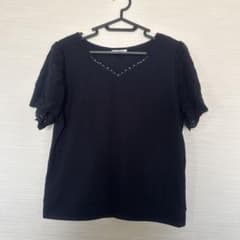 紺色のレース袖VネックTシャツのサムネイル