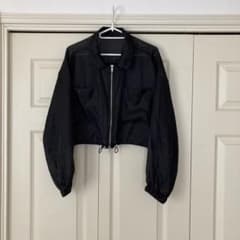 【シェリエ】バルーン袖　クロップドジャケット 黒 ブラック シフォンクロップドジャケット ブラウスバルーンスリーブ
