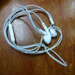 イヤホンのサムネイル