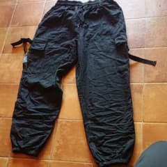 新品 カーゴパンツのサムネイル