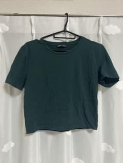 ZARA クロップド丈 Tシャツ 深緑 Mサイズのサムネイル