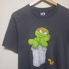 UNIQLO×KAWS×SESAME Ｔシャツ グレーのサムネイル