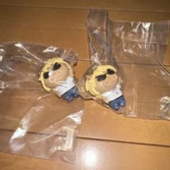 金髪ブタキャラクター カプセルトイ 2体セットのサムネイル