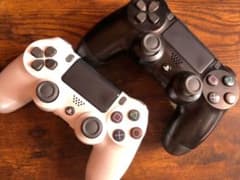 PS4 純正コントローラー 白＆黒のサムネイル