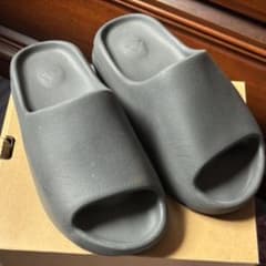 イージースライド スレートグレー YEEZY SLIDE Slate Grey - メルカリ