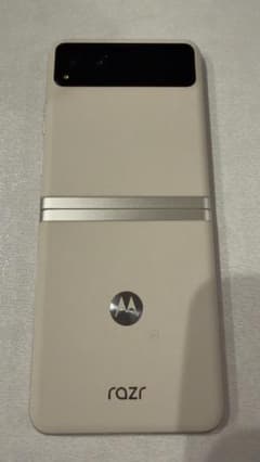 motorola razr 40のサムネイル