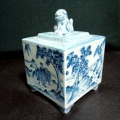 骨董品 九谷焼 染付 獅子掴み 山水図 四方香炉 - メルカリ