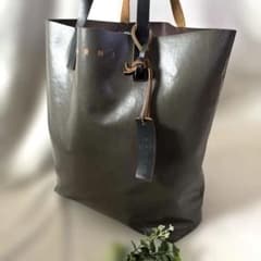 レア✨マルニ　トートバッグ　A4 大容量　PVC バイカラー　肩掛　チャーム